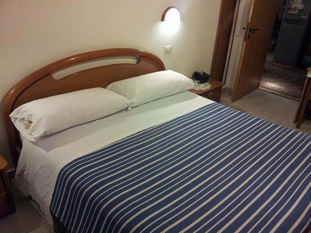 Hotel Acapulco Milán Habitación foto